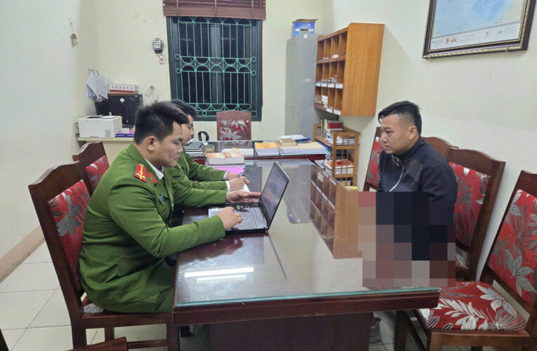 Mauthuan gia đình, người đàn ông ở Phú Thọ dùg su’g tự chê’ đ:e d:ọa vợ