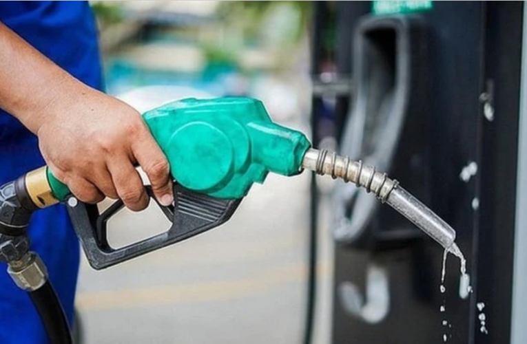 Đường dây nóng phản ánh cửa hàng xăng dầu có dấu hiệu găm hàng