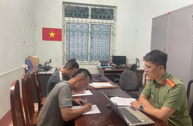 Lập Thạch: Phát hiện, ngăn chặn hai trường hợp phát trực tiếp trên MXH với nội dung không phù hợp tại khu vực chợ trung tâm